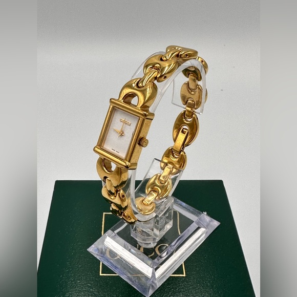 GUCCI 1800L WITH
INTERCHANGEABLE STRAPS - Picture 12 of 12